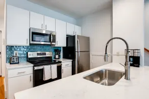 Nicely renovated 3 bed 3 bath - Image 2