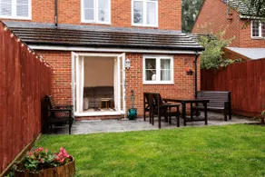 Spacious 4-Bed Home Near Park | Aylesbury |Carport - Image 4