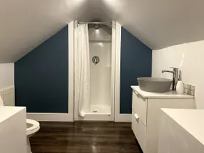 Brookswood Loft - Image 5