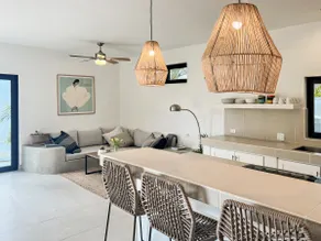 New-modern-heated salt water pool-3 mins to beach - Image 2