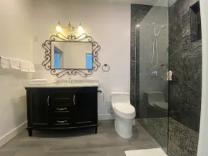 Private Suite in new home by Burrard Inlet - Image 5