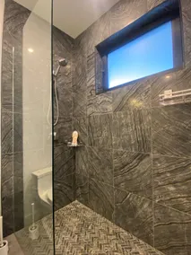 Private Suite in new home by Burrard Inlet - Image 4