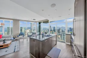 Panoramic Water and City View in Yaletown - Image 5