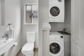 2 Bedroom Bottlebrush Cabin - Image 3