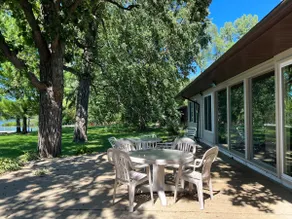 Spacious house on Rock River - Image 5
