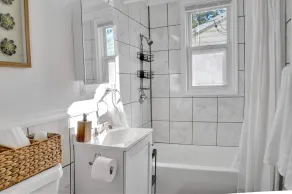 Stylish Home in Belleville - Image 5