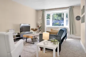 Stylish Home in Belleville - Image 2
