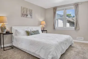 Stylish Home in Belleville - Image 4