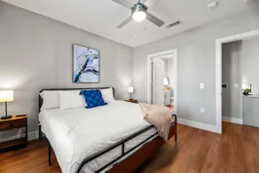Luxury King 1bd Pool + Gym + Parking + Stockyards - Image 5
