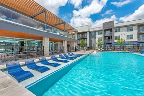 Luxury King 1bd Pool + Gym + Parking + Stockyards - Image 2