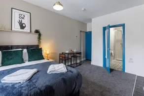 Studio 9 • City Centre • Fast WiFi • Smart TV - Image 2