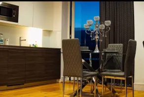 Luxury Top Floor Penthouse Apartment near Heathrow - Image 3
