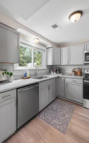 Bright & Cozy Retreat 10 Min to Downtown & 30+day - Image 4