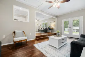 The Coach House-Cozy 3BR in Town - Image 3