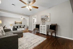 The Coach House-Cozy 3BR in Town - Image 5