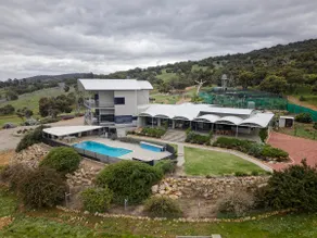 Perendale Penthouse, 4 huge Double Bedrooms - Image 5