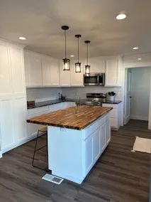 South Salem Lilly's Pad with HotTub & Pool Table! - Image 2
