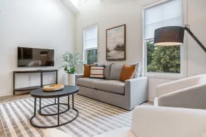 1 Bdrm Luxe Apartment in Niagara - Image 2
