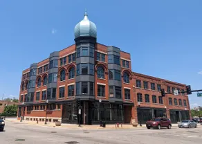 Penthouse In The Historic Hobbs - Image 3