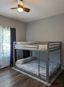 Cozy Cul-De-Sac Retreat, 10 min to Ft. Jackson - Image 2