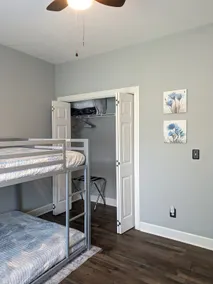 Cozy Cul-De-Sac Retreat, 10 min to Ft. Jackson - Image 3