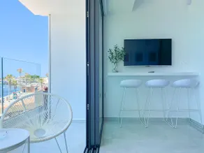 Phaedrus Living: Marina Sea View Flat 214 Emerald - Image 5
