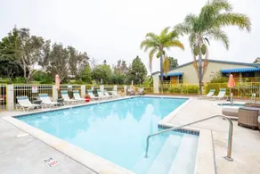 La Jolla UTC w/Pool&HotTub, Parking, DBL King Beds - Image 2