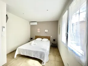 21. The Mediterranean: Luxury Duplex/Air Conditioning - Image 3
