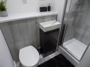 2 Bedroom Luxury City Centre Apt - Image 4