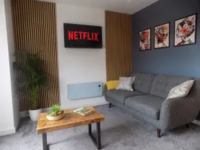 2 Bedroom Luxury City Centre Apt - Image 2