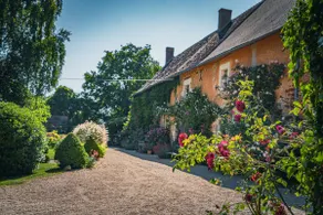 House for 15 guests in a Heritage English Garden - Image 2