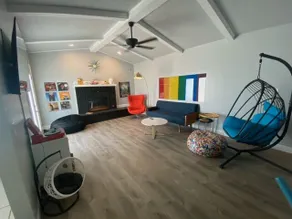 Cozy, groovy and modern 70s home - Image 3