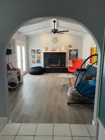 Cozy, groovy and modern 70s home - Image 2