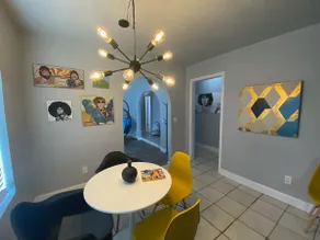 Cozy, groovy and modern 70s home - Image 4