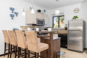Townhome @ Goldcoast ~ GYM ~ Pools ~ 24/7 Security - Image 5