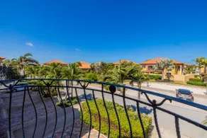 Townhome @ Goldcoast ~ GYM ~ Pools ~ 24/7 Security - Image 2