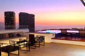 NEW Apt w/ Wow Rooftop Pool View - Image 5