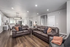 Modern Home Walk To Sportsplex - Image 4