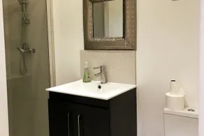Modern one bedroom self contained pod - Image 5
