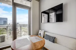 18th Floor Studio Suite Downtown Luxury High Rise - Image 3