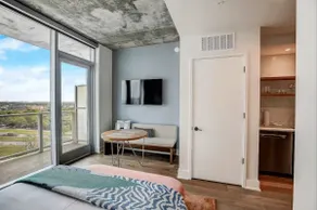 18th Floor Studio Suite Downtown Luxury High Rise - Image 2