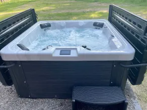 Cute Midcoast Cottage w Hot Tub - Image 4