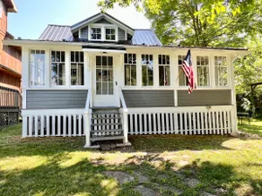 Riverfront Cottage with a large enclosed porch! - Image 3