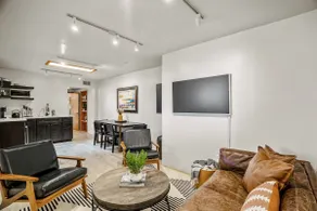 Modern Southwest Suite C-Downtown - Image 5