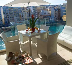 St Julian's seafront Apartment - Image 2