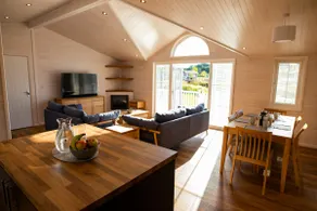 Aspen Lodge: Luxury Waterside Lodge - Image 4