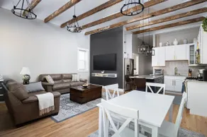 Casa Pilsen-HOME| Location | Entire Home | Garage - Image 2