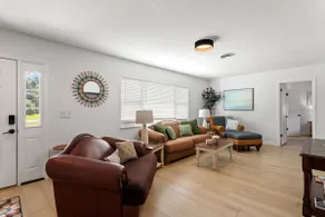 5/3 Beach Bungalow w/ Enclosed Pool in Vero Beach - Image 2