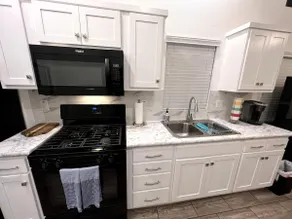 Sunset Bungalow - Image 5