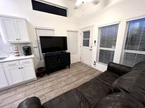 Sunset Bungalow - Image 3